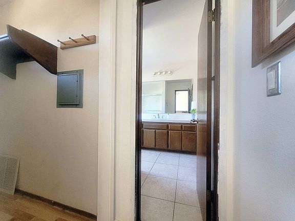 direct access to shared full bathroom