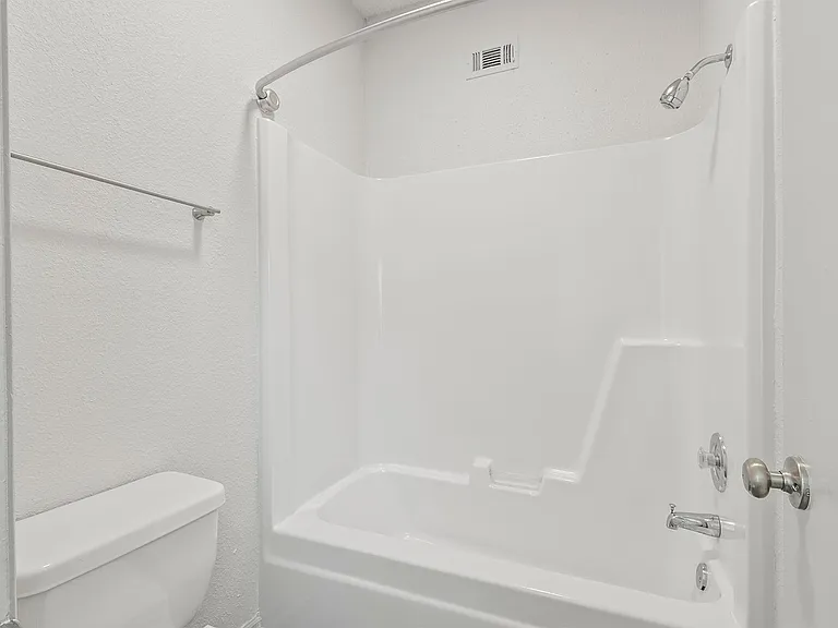 Summerlake Apartments — Photo 31