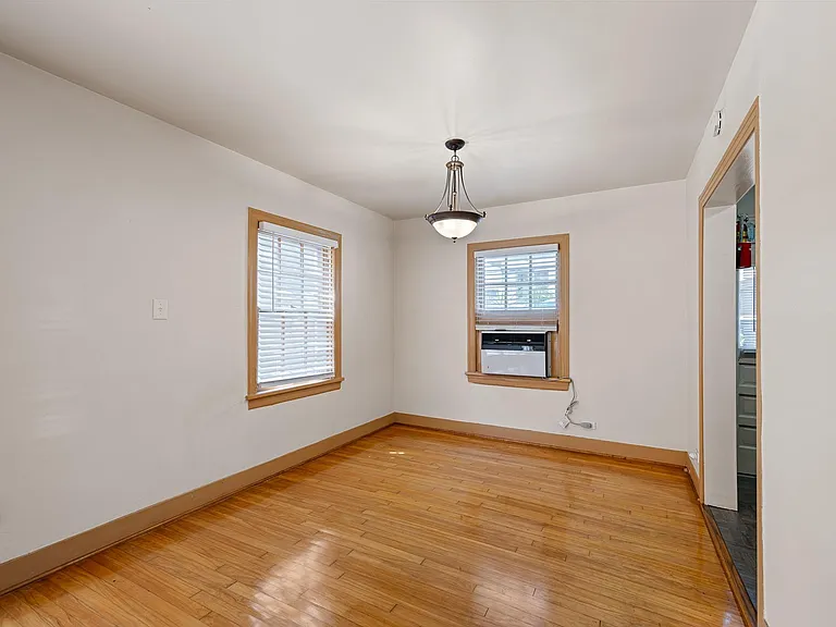 1806 Banks St #1 — Photo 8