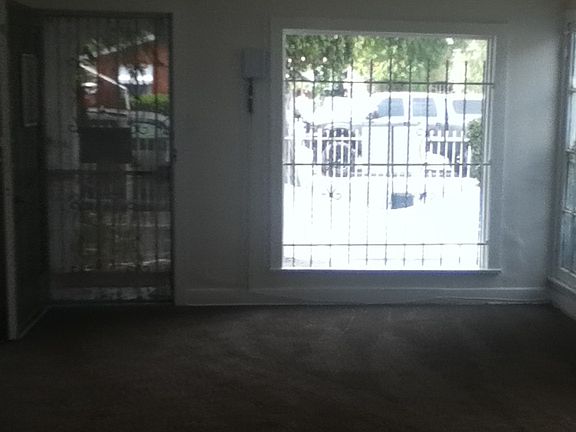 4th image of 750 E 89th St