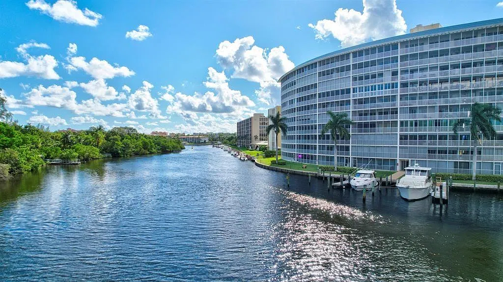 2 bed, 2.0 bath, 1228 sqft, $2,700 — Photo 1
