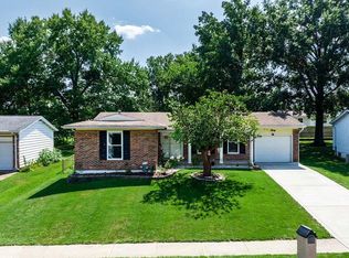 30 Deer Lodge Dr, Fenton, MO