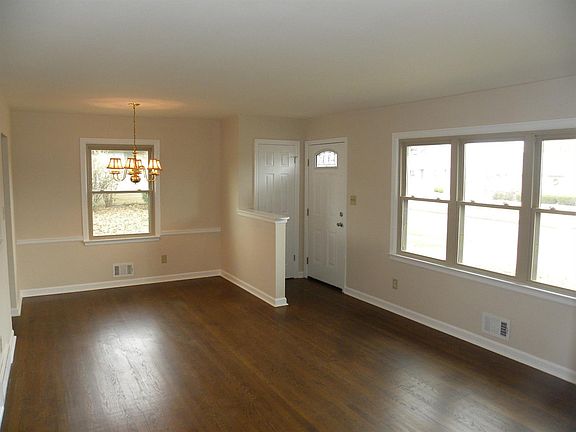 4th image of 1016 Camellia Dr