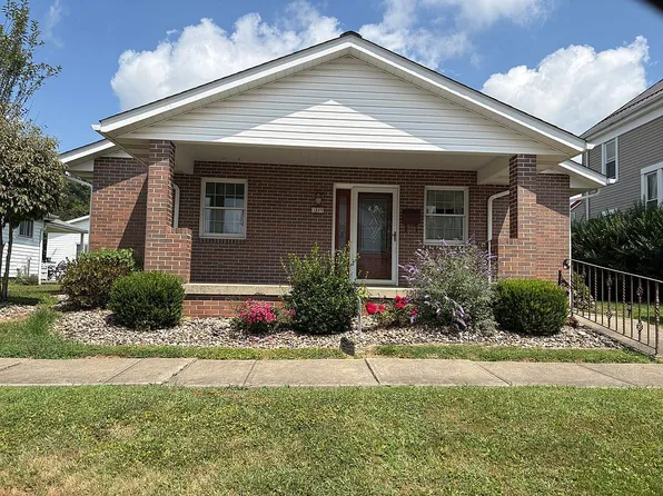 309 High St, Barnesville, OH 43713