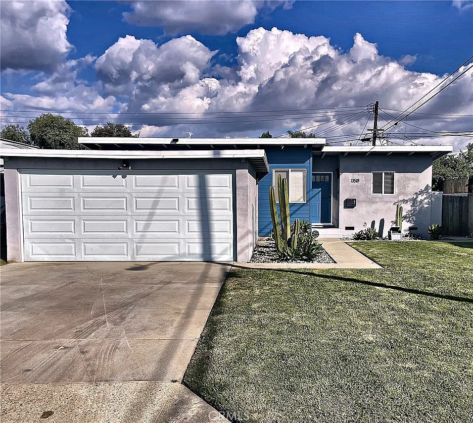 3 bed, 1076 sqft, $3,750 — Photo 3