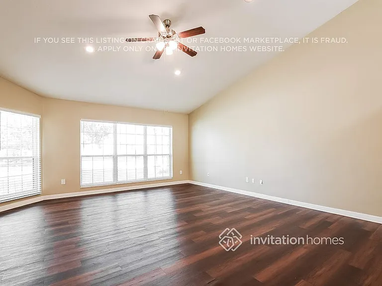 829 W Charing Cross Cir — Photo 3