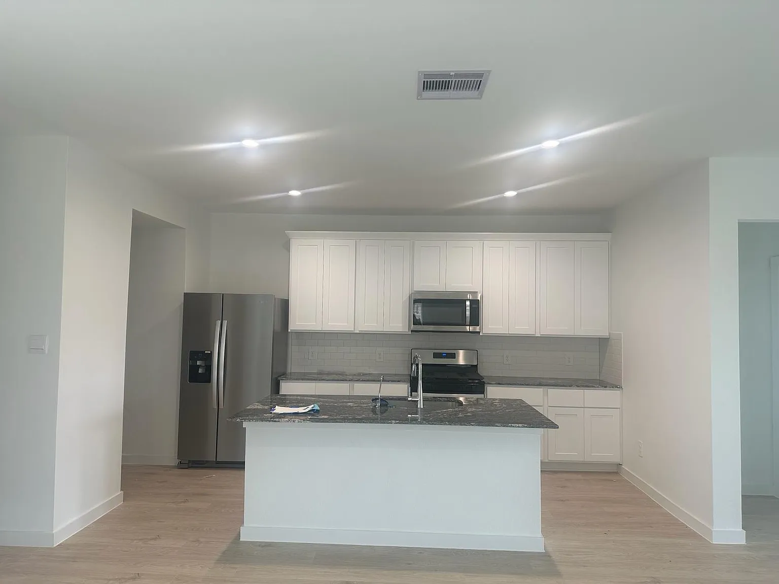 3 bed, 1595 sqft, $2,250 — Photo 3