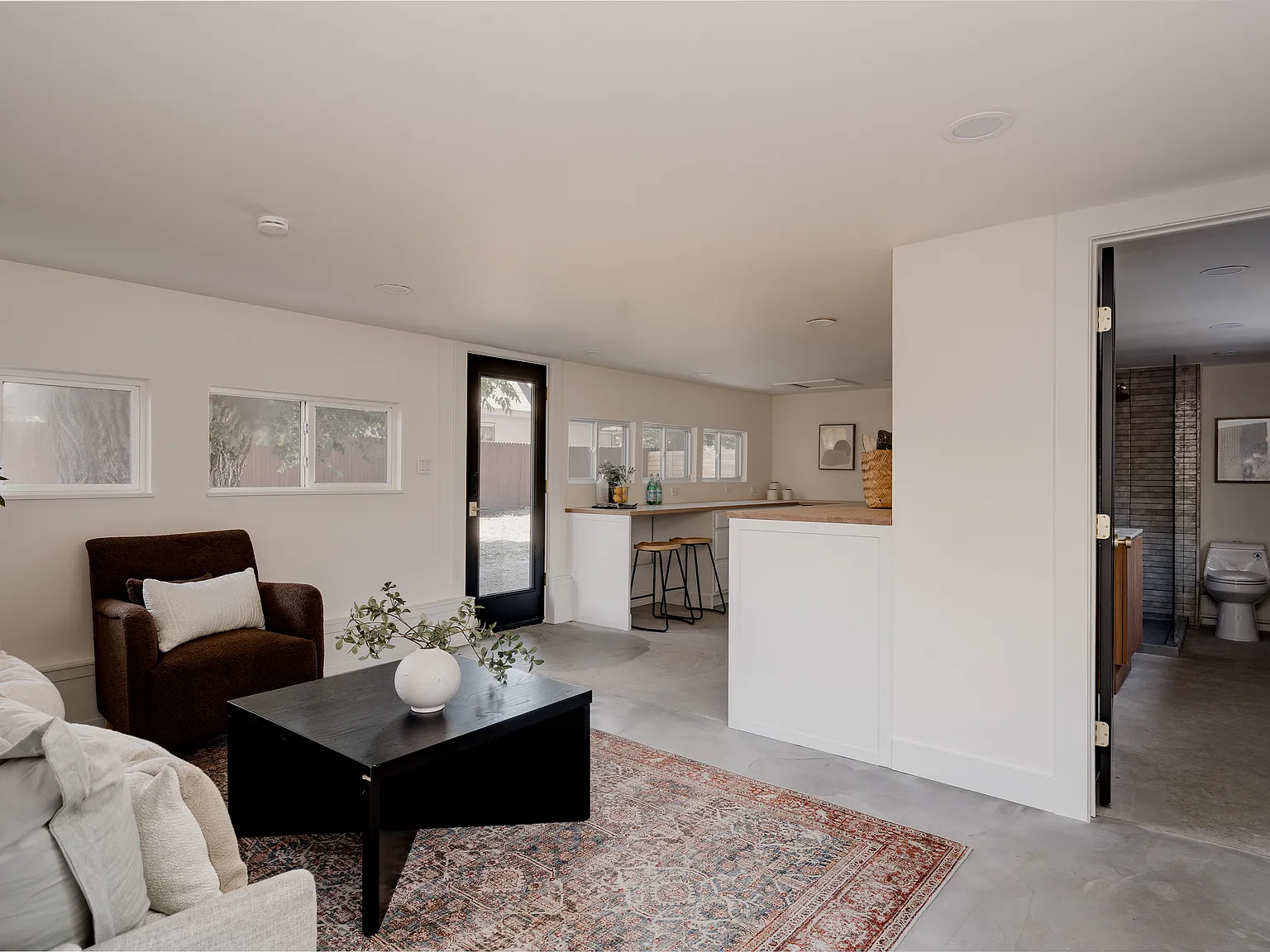 1 bed, 650 sqft, $2,200 — Photo 3