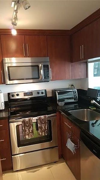 1st image of 600 NE 36th St APT 205