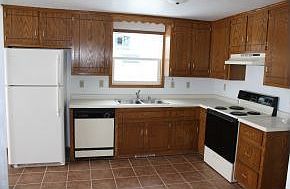 3rd image of 1915 Wood Ln