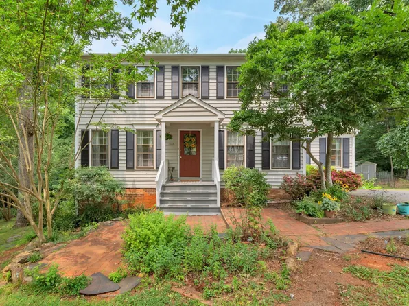 1608 Farm Brook Pl, Charlottesville, VA 22901