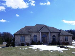 376 Apple Dr, Bath, PA 18014