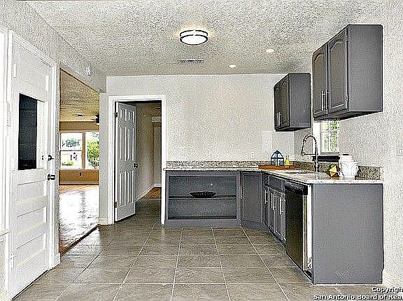 2nd image of 3 Cromwell Dr