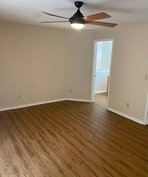 660 E Vermillion Ave — Photo 15