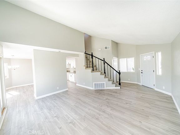 4th image of 827 S Tamarisk Ave