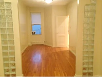 Rented by Eleni Moustakis LREB