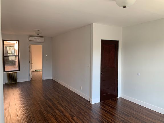 3rd image of 1881 Cornelia St APT 3L