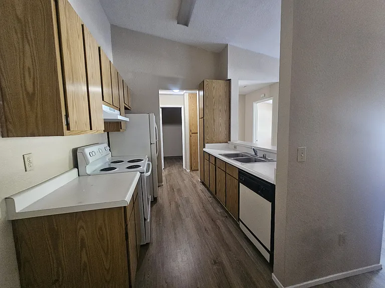 229 Lancaster — Photo 4