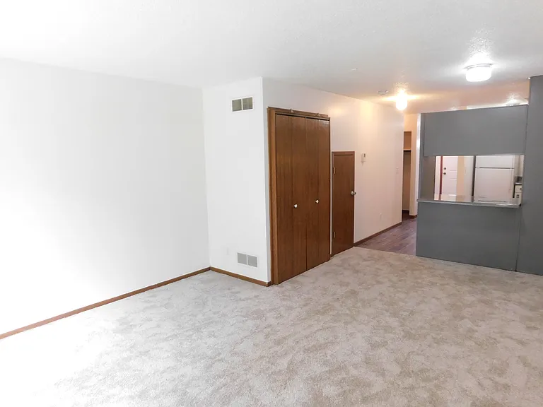 825 Woodgate Dr — Photo 7