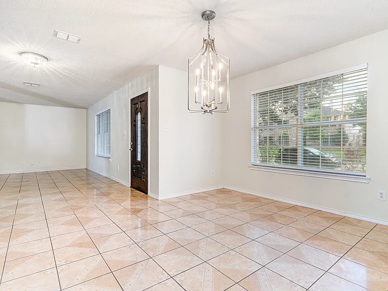 1810 Cedar Ridge Dr — Photo 8