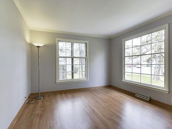 5th image of 1736 37th Ave NE