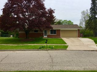 5064 Sparrowood Dr, Waterford, MI 48327