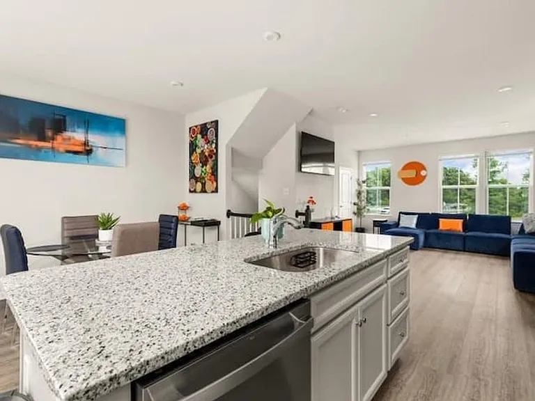 207 Falcon Ave — Photo 4