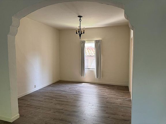 2nd image of 2609 Ivy Dr APT 12
