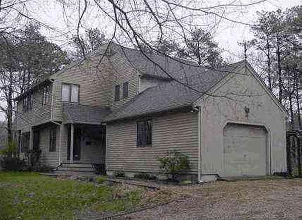 1st image of 19 Tiffany Dr