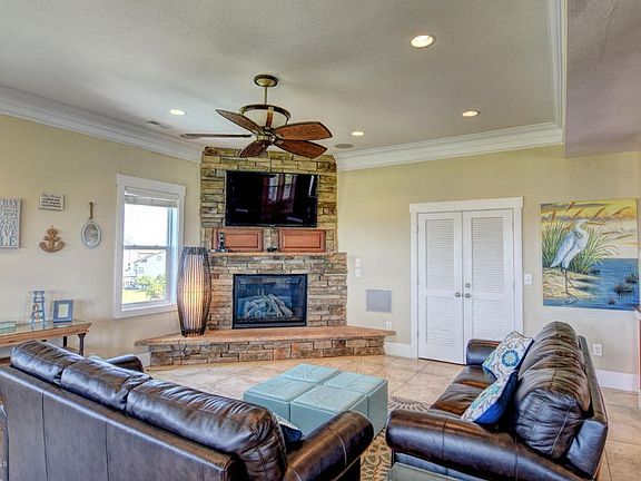 3rd image of 105 Bay Ct