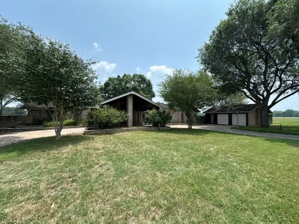 89 Private Road 3090, Shiner, TX 77984