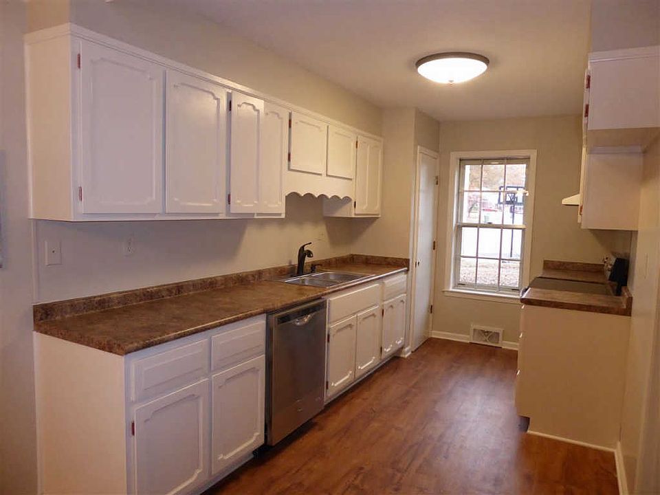 1st image of 3040 Fairborn Dr
