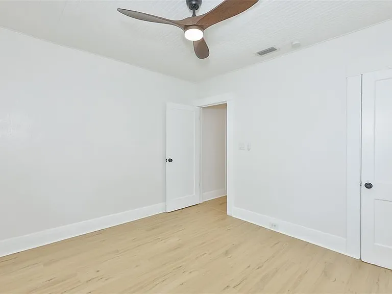 902 W Columbus Dr — Photo 21
