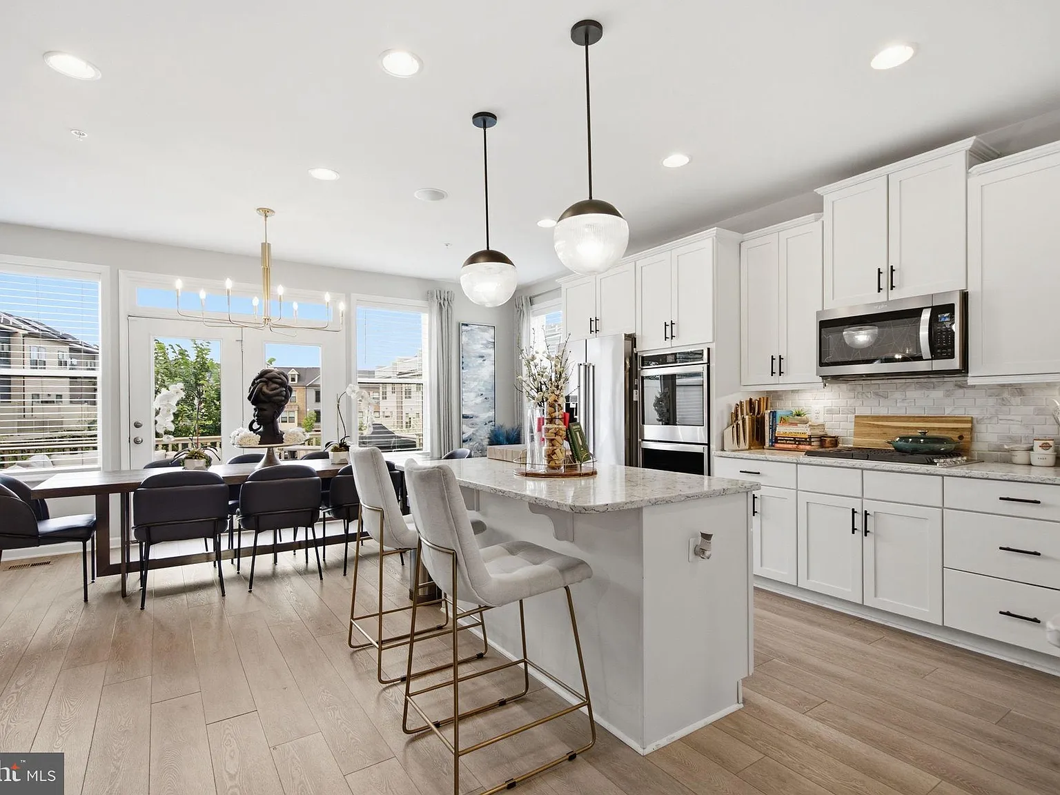 3 bed, 3.5 bath, 1800 sqft, $3,550 — Photo 3