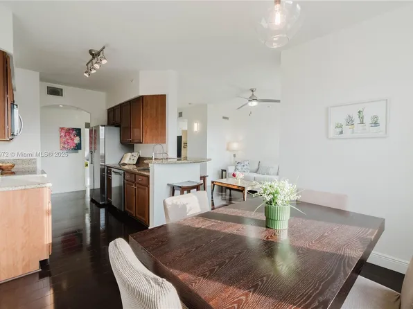 9021 SW 94th St APT 307, Miami, FL 33176