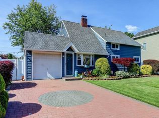 23 Satellite Ln, Levittown, NY 11756
