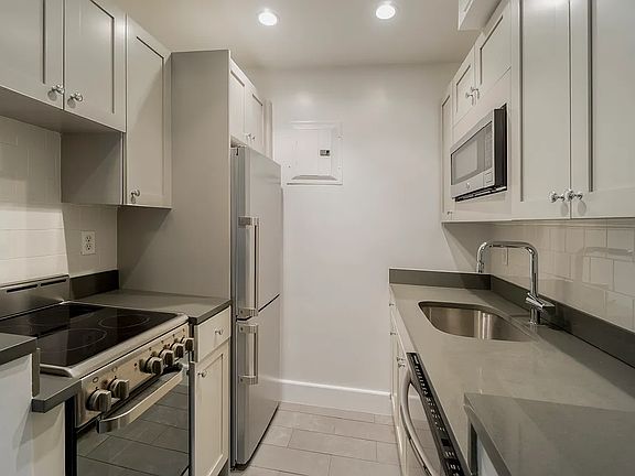 2nd image of 24 5th Ave APT 720