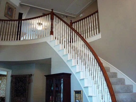 4th image of 225 Longmeadow Dr