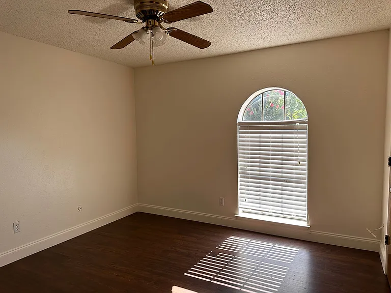 4715 Ridgeline Dr — Photo 13