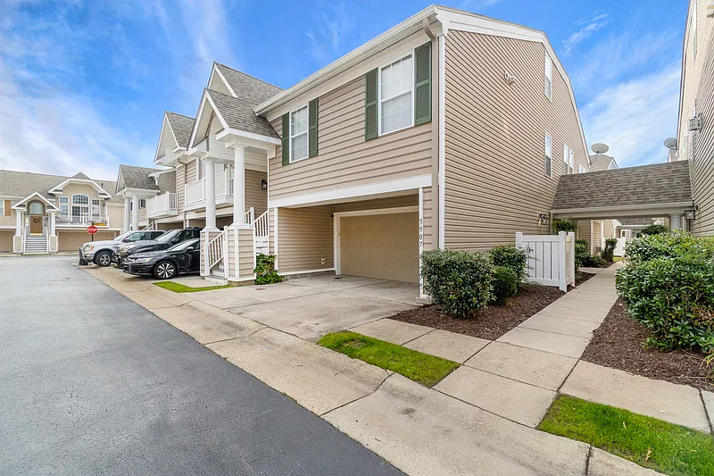 3907 Van Ness Dr