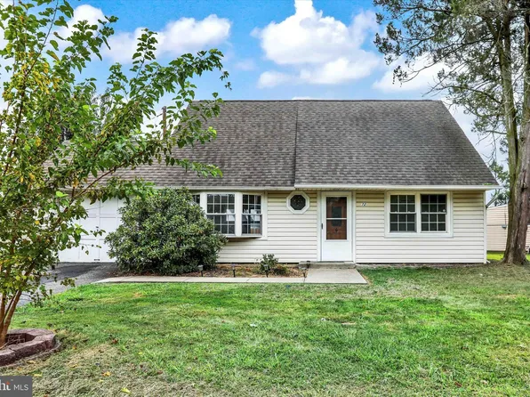 72 Plumtree Rd, Levittown, PA 19056