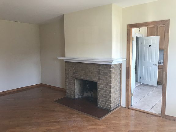 2nd image of 804 Farmington Ave APT 2B