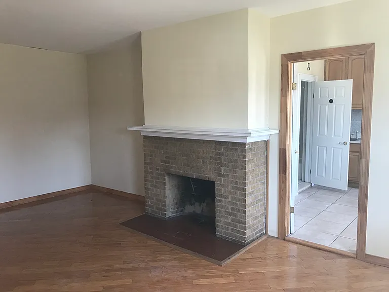 804 Farmington Ave #2B — Photo 2