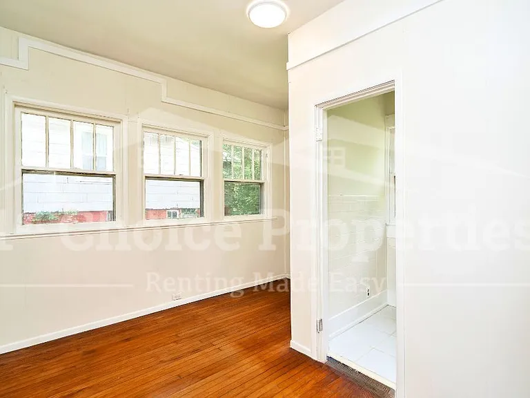 2321 22nd St W — Photo 9