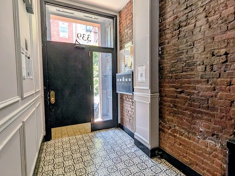 339 W 19th St #C — Photo 18