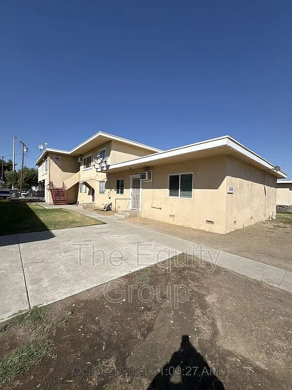 2 bed, 1.0 bath, $1,300 — Photo 1