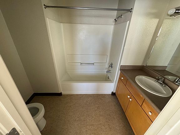 5th image of 355 Calle Principal #202