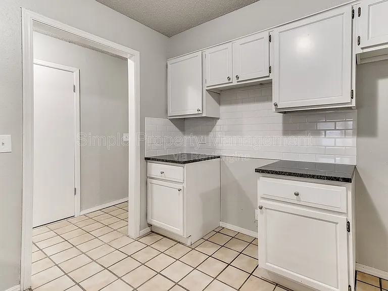 8510 Candlewood Dr — Photo 7