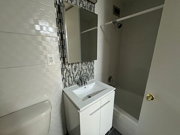 3rd image of 18515 64th Ave
