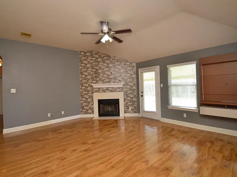 4510 Regal Dr — Photo 7